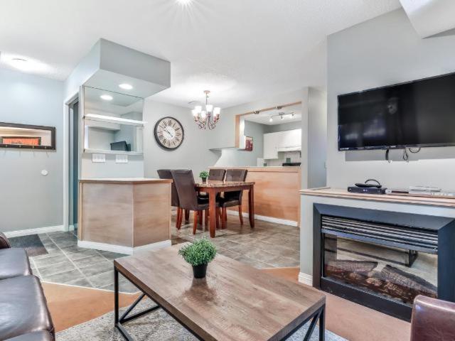 New! Cozy Rocky Mountain Chalet Managed By Little Sister Getaways Canmore Exterior foto